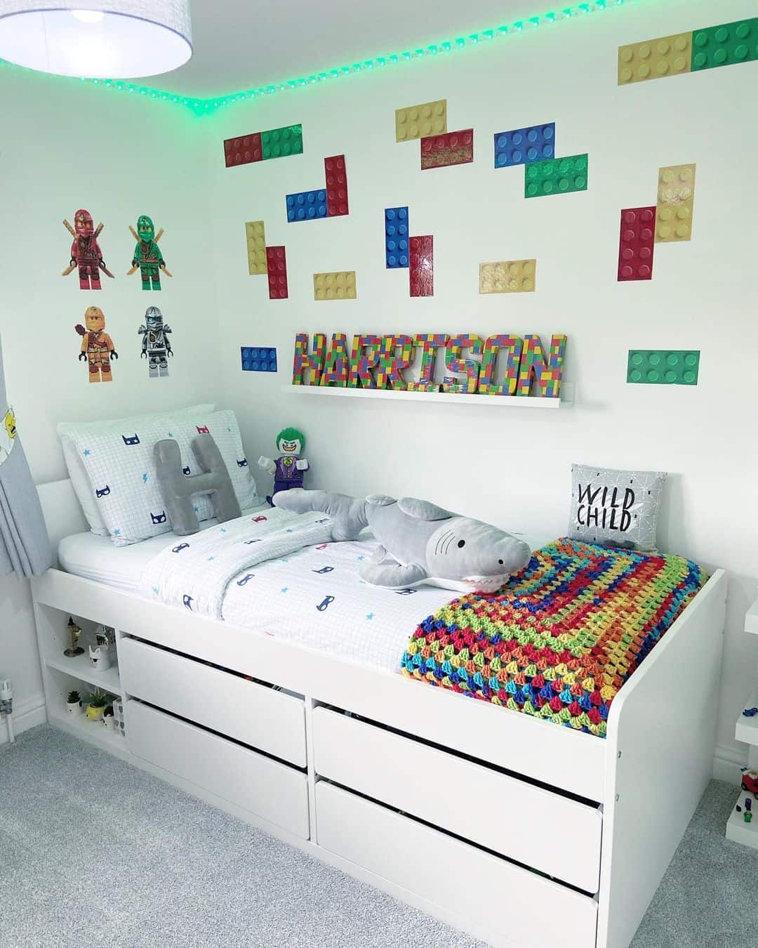 15 Kids LEGO Bedroom Ideas Straight From The Legoland Room You Love   Simple Lego Bedroom 