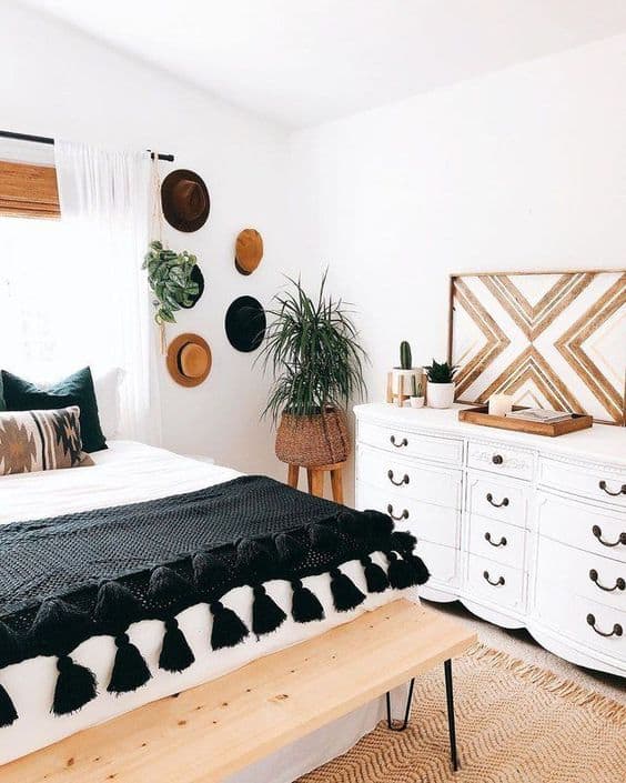 15 Aesthetic Black And White Bedrooms With Some Stunning Decor! | Room ...