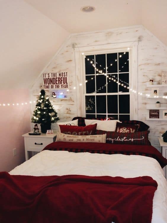 Cozy Christmas bedroom decor idea