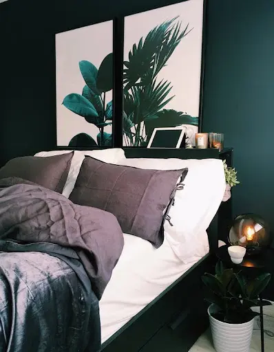 mauve and green bedroom idea