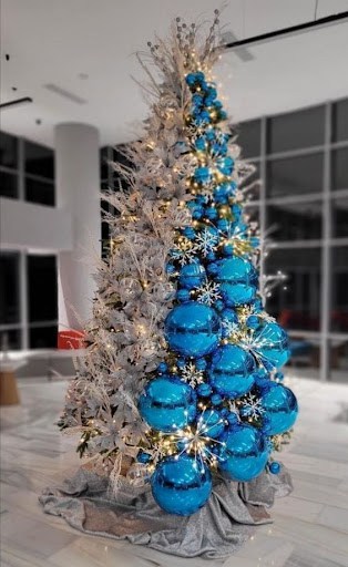 blue and silver Christmas tree decoration