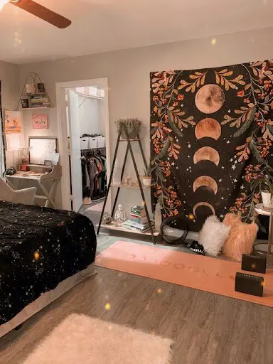 tapestry in witch bedroom idea
