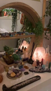 9+1 Aesthetic Witch Bedroom Ideas From The Enchanted Witch-Land ...