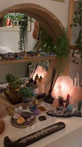 aesthetic lights and greens in witch bedroom