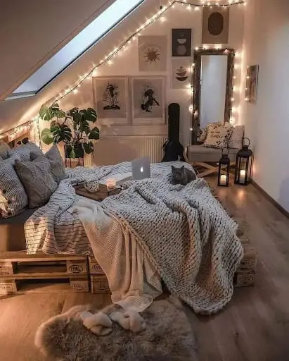 boho bedroom with fairy lights
