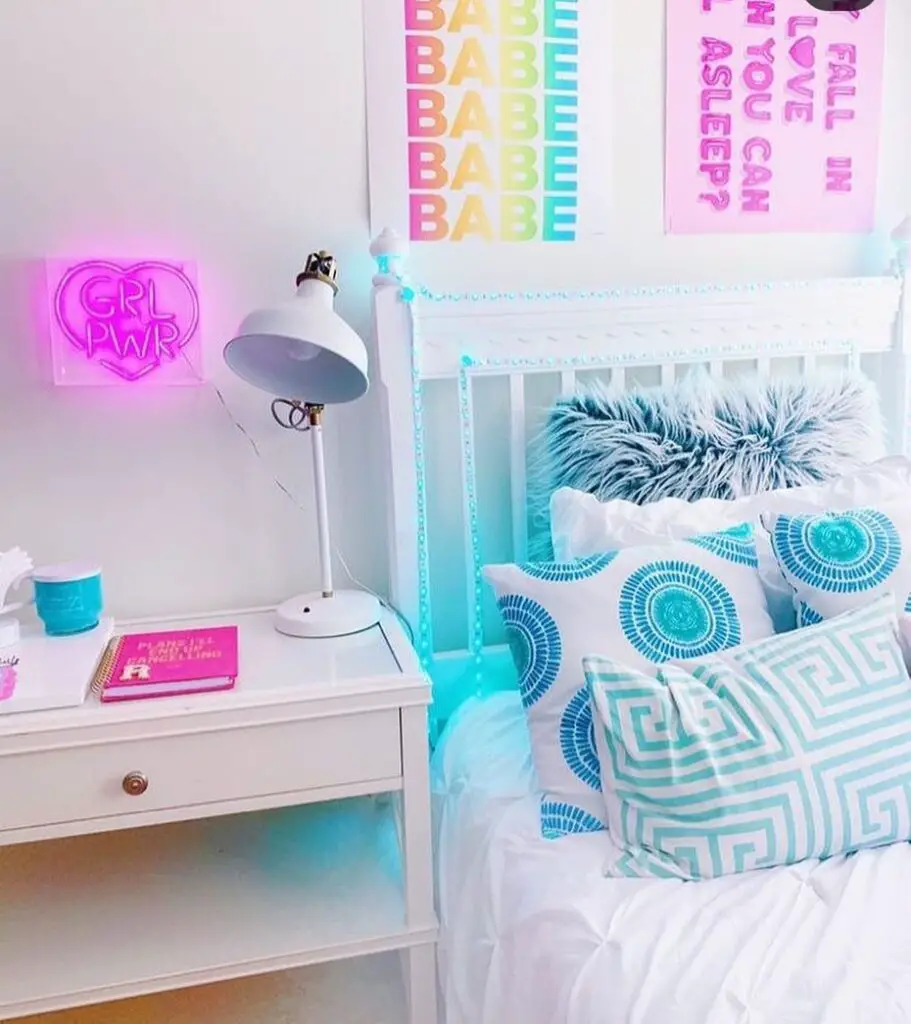 colorful preppy bedroom idea 