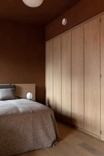 brown bedroom idea with beige closet