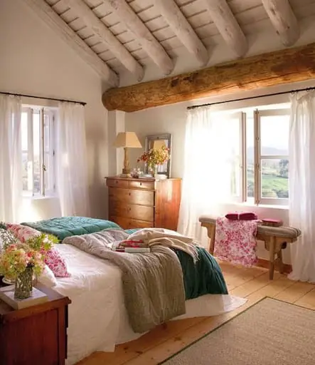 chic cabin bedroom idea