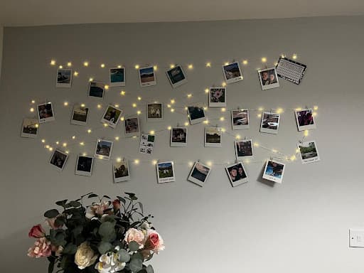 aesthetic room decor with string lights