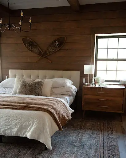 minimalist cabin bedroom