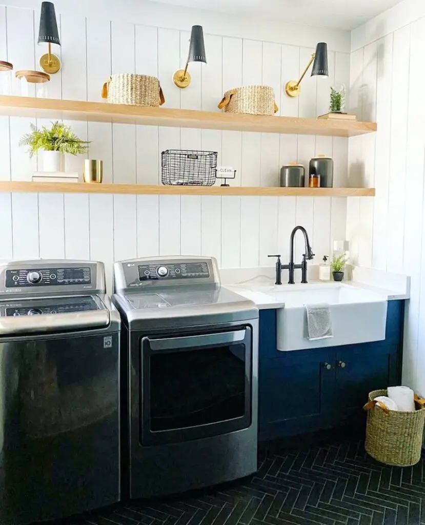 minimalist laundry room idea