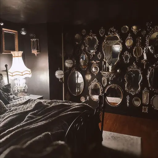 antique mirror decor for bedroom