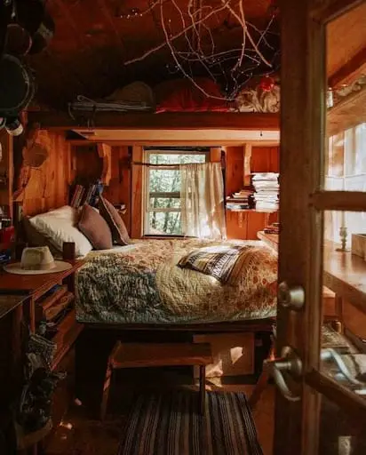 wooden cabin bedroom idea