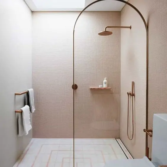 doorless walk-in shower design with a curved glass pane