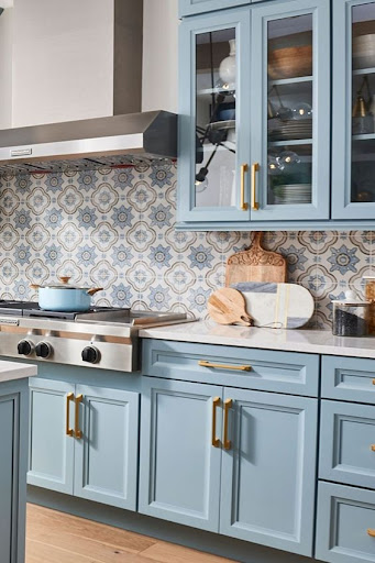 light blue kitchen cabinet idea