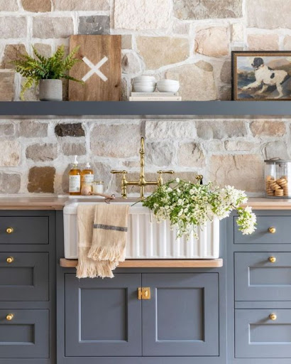 stone backsplash in farmhouse kitchen