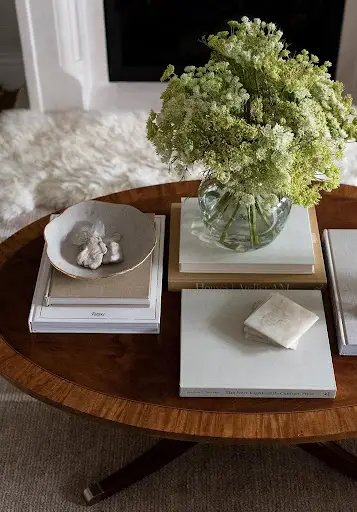 coffee table decor idea with flowers