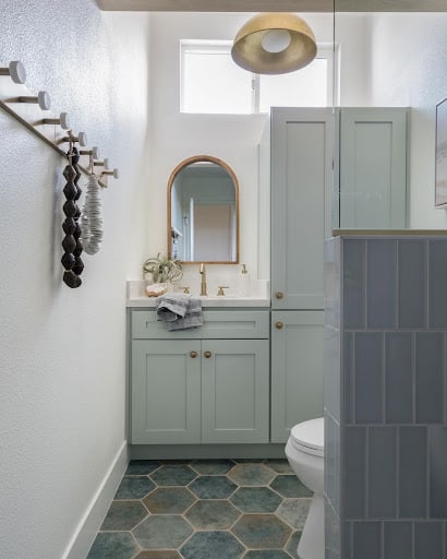 blue coastal bathroom idea