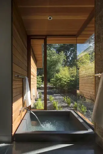 japanese bathroom idea with soaking tub