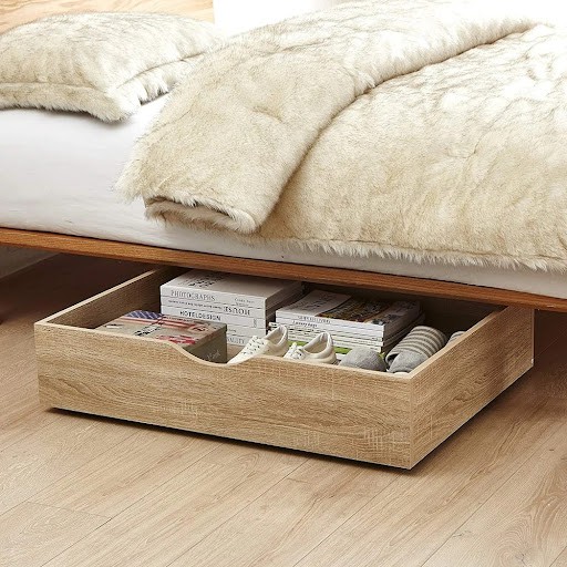 under the bed blanket storage idea