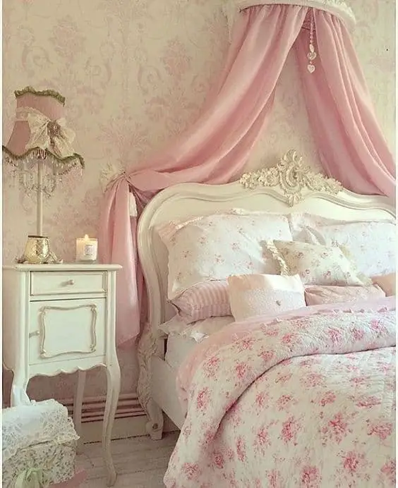 pink coquette room decor idea