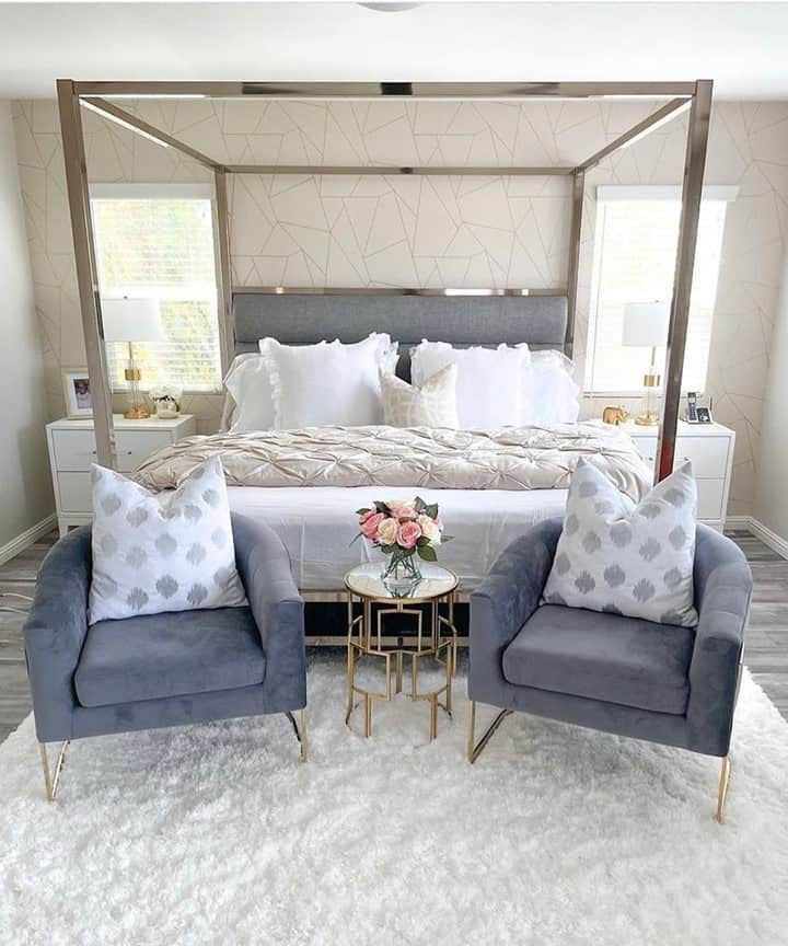 cozy shaggy rug in the bedroom