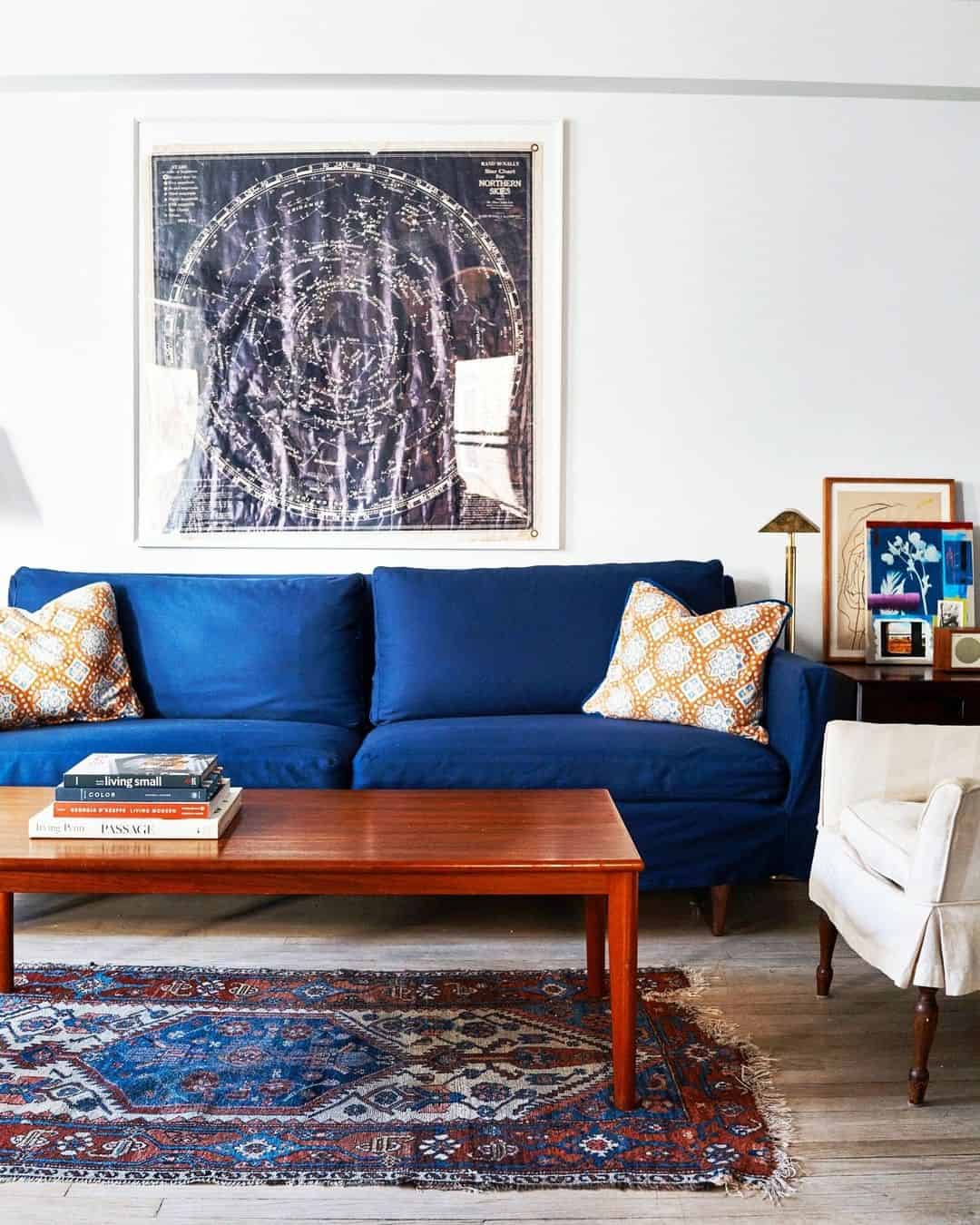 17 Pro-Ideas For Decorating Around A Navy Blue Sofa! | Room You Love